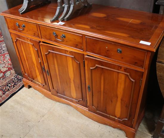 Yewwood dwarf cabinet & walnut standing corner cupboard(-)